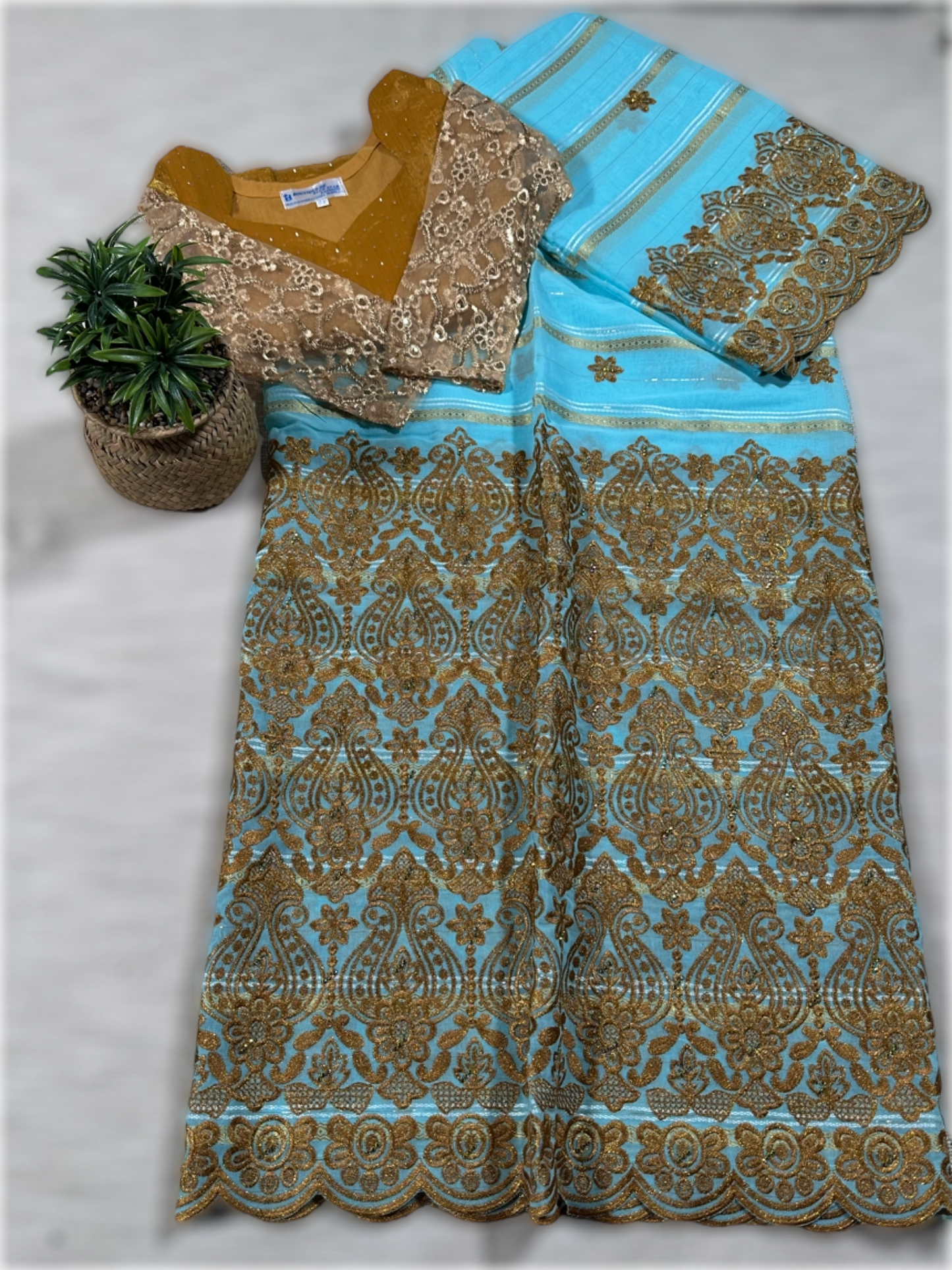 Salouva bleu avec motif doré
