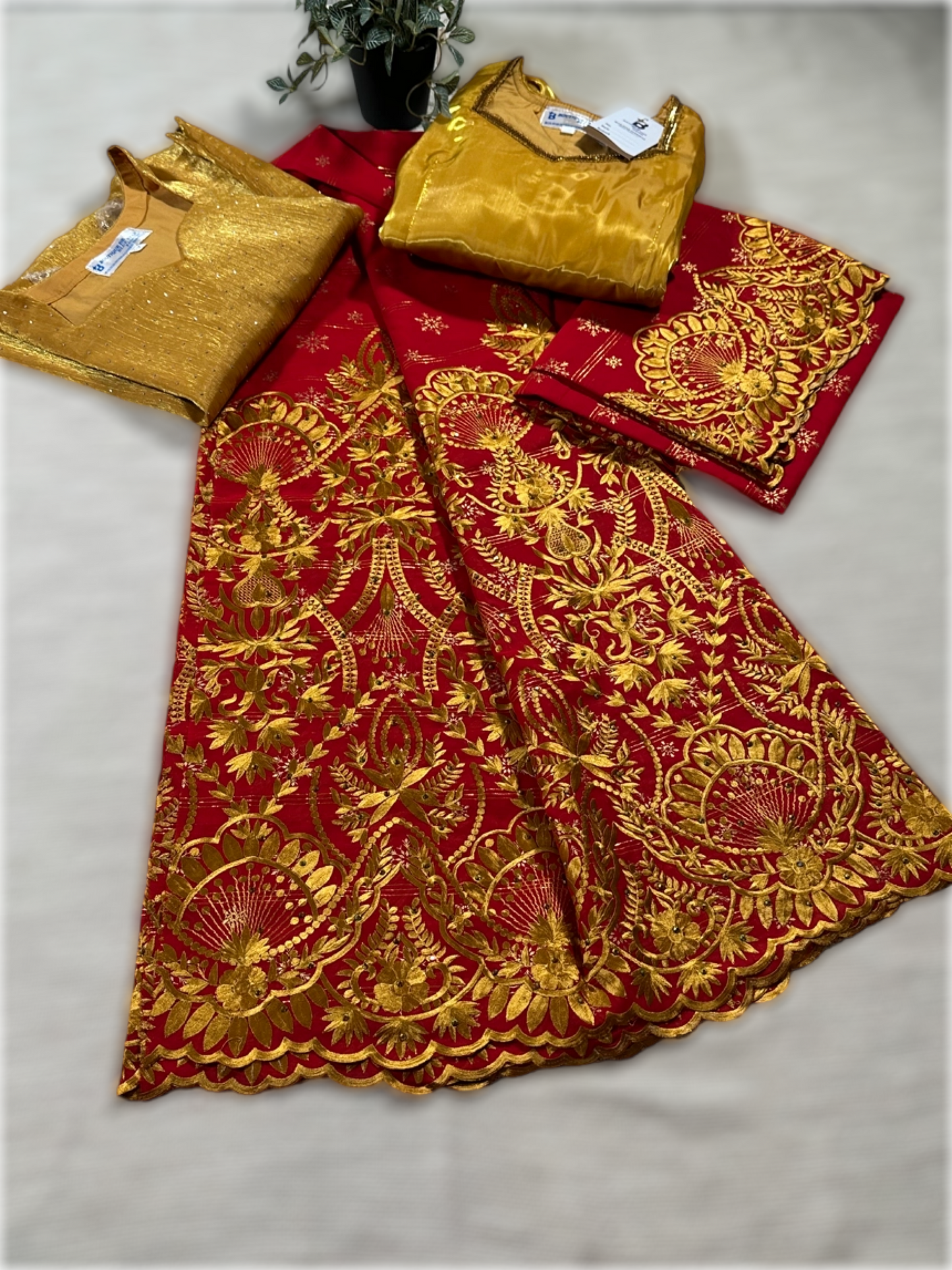 Salouva rouge avec motifs doré (avec Pena)