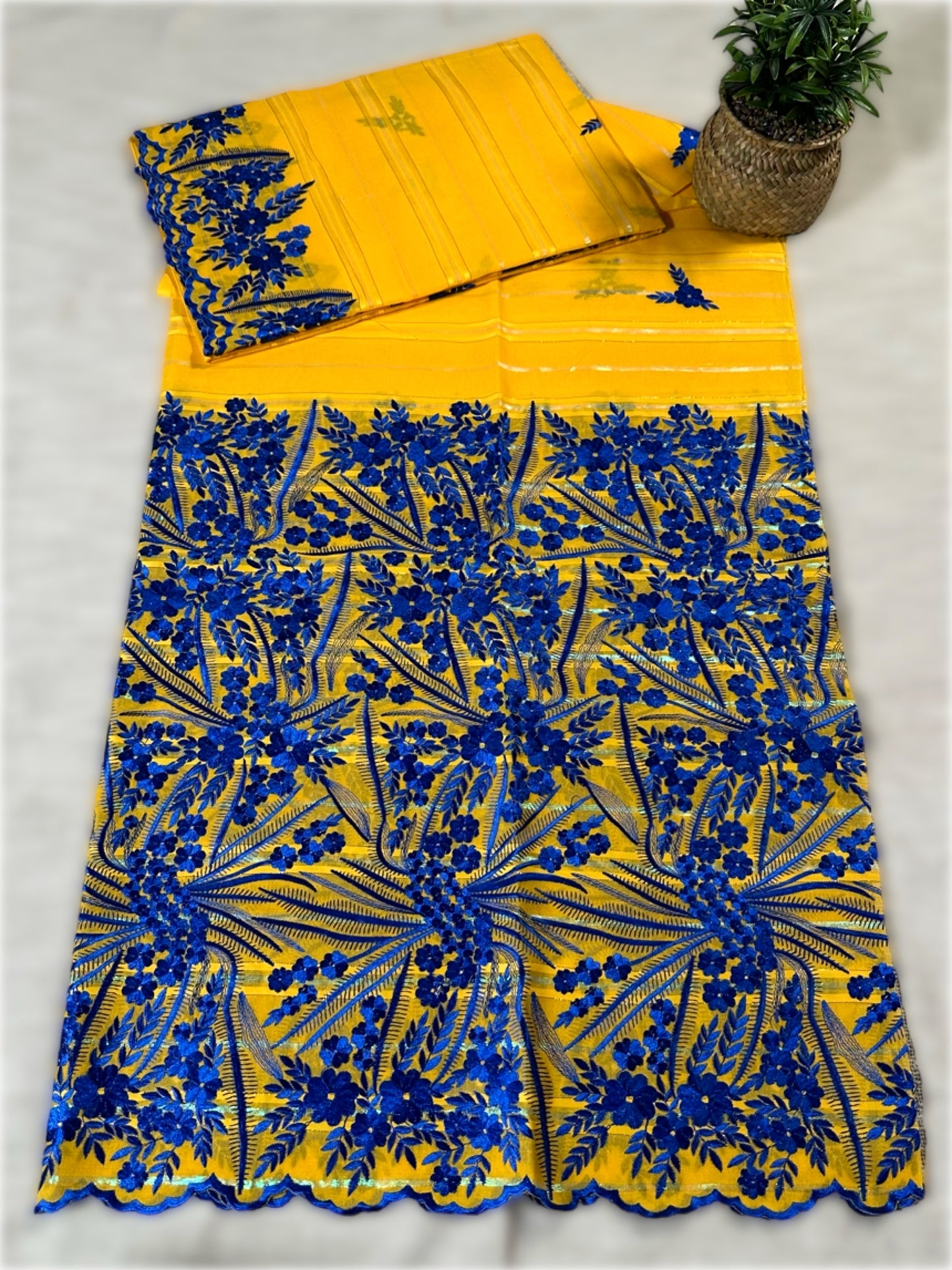 Salouva jaune avec motif bleu