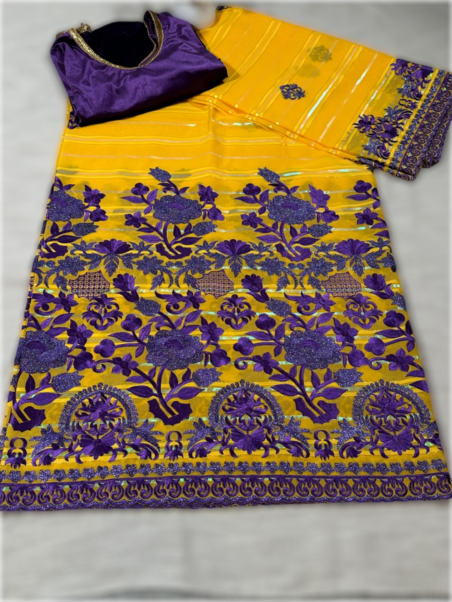Salouva jaune orangé avec motif violet