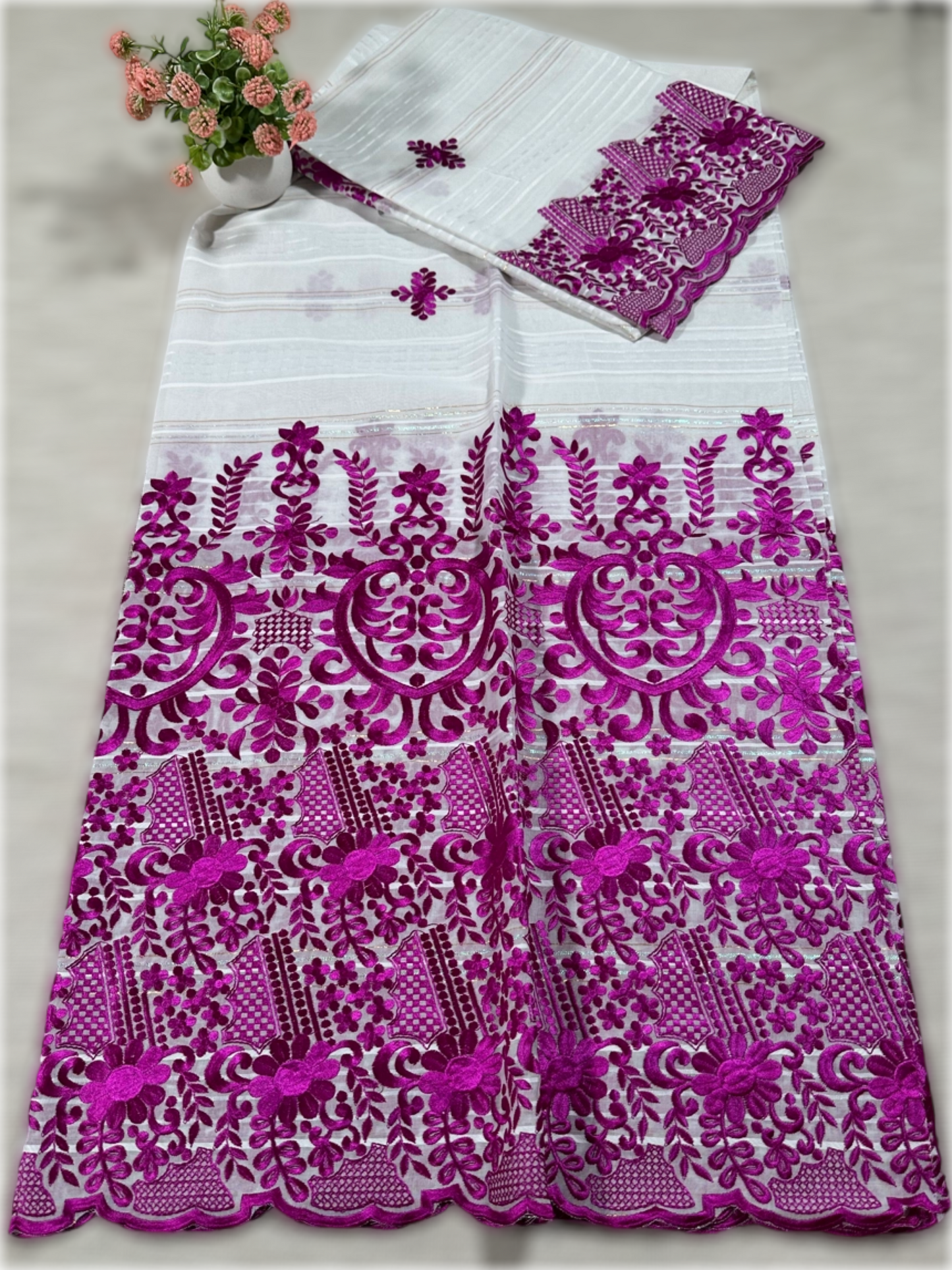 Salouva blanc avec motif rose