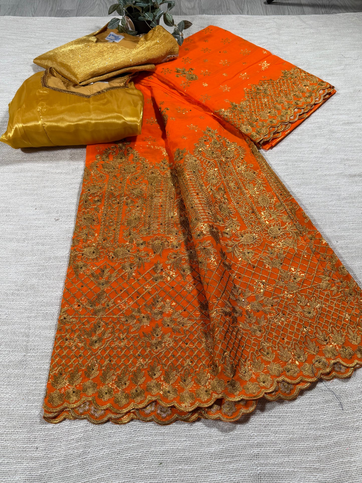 Salouva orange + motif doré (avec Pena)