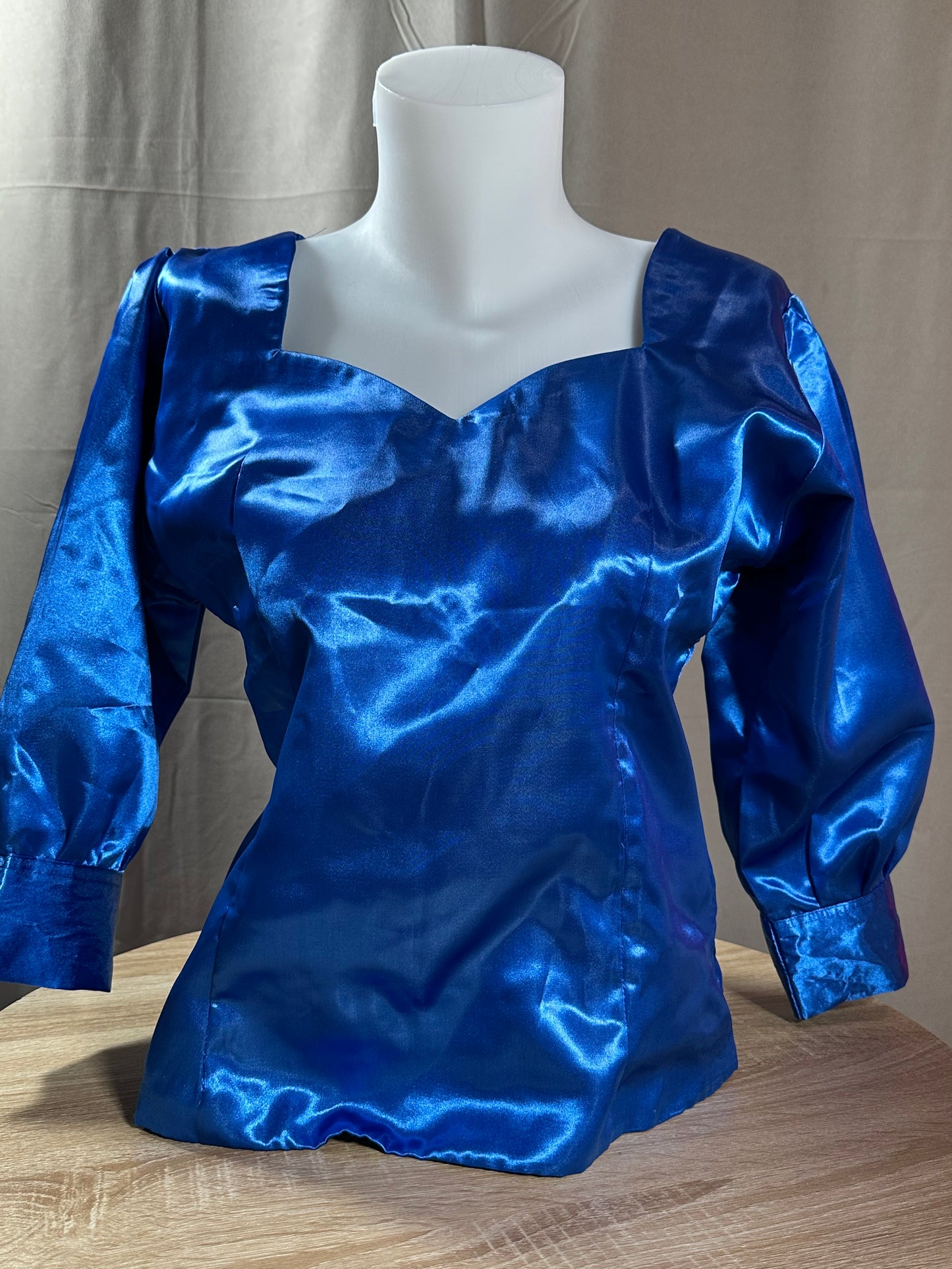 Body satin bleu manches bouffantes 3/4 convient à une taille M