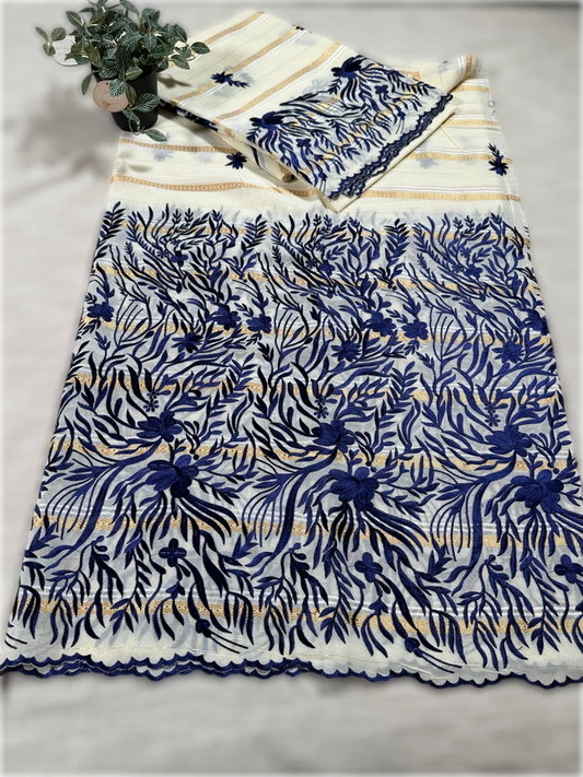 Salouva blanc cassé avec motif bleu foncé